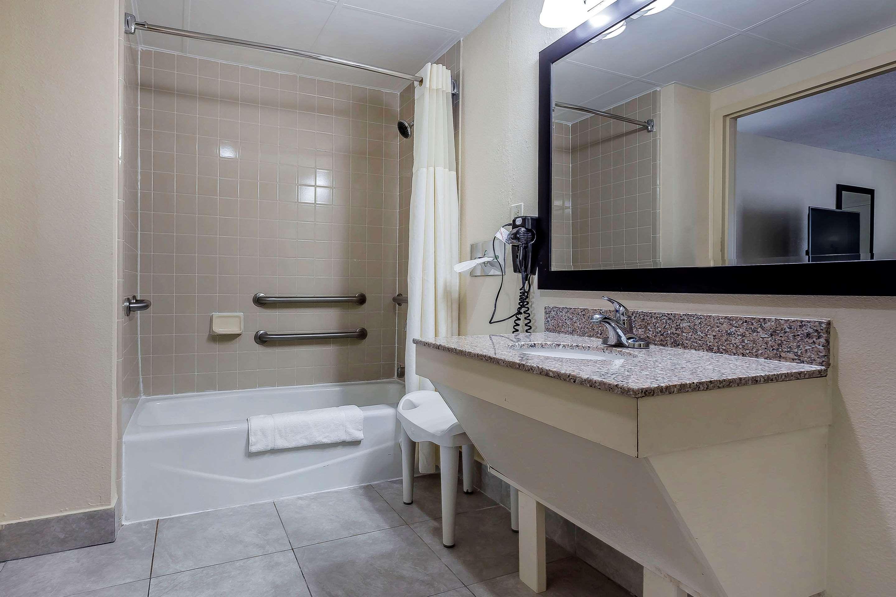 Quality Inn Aberdeen Exteriör bild