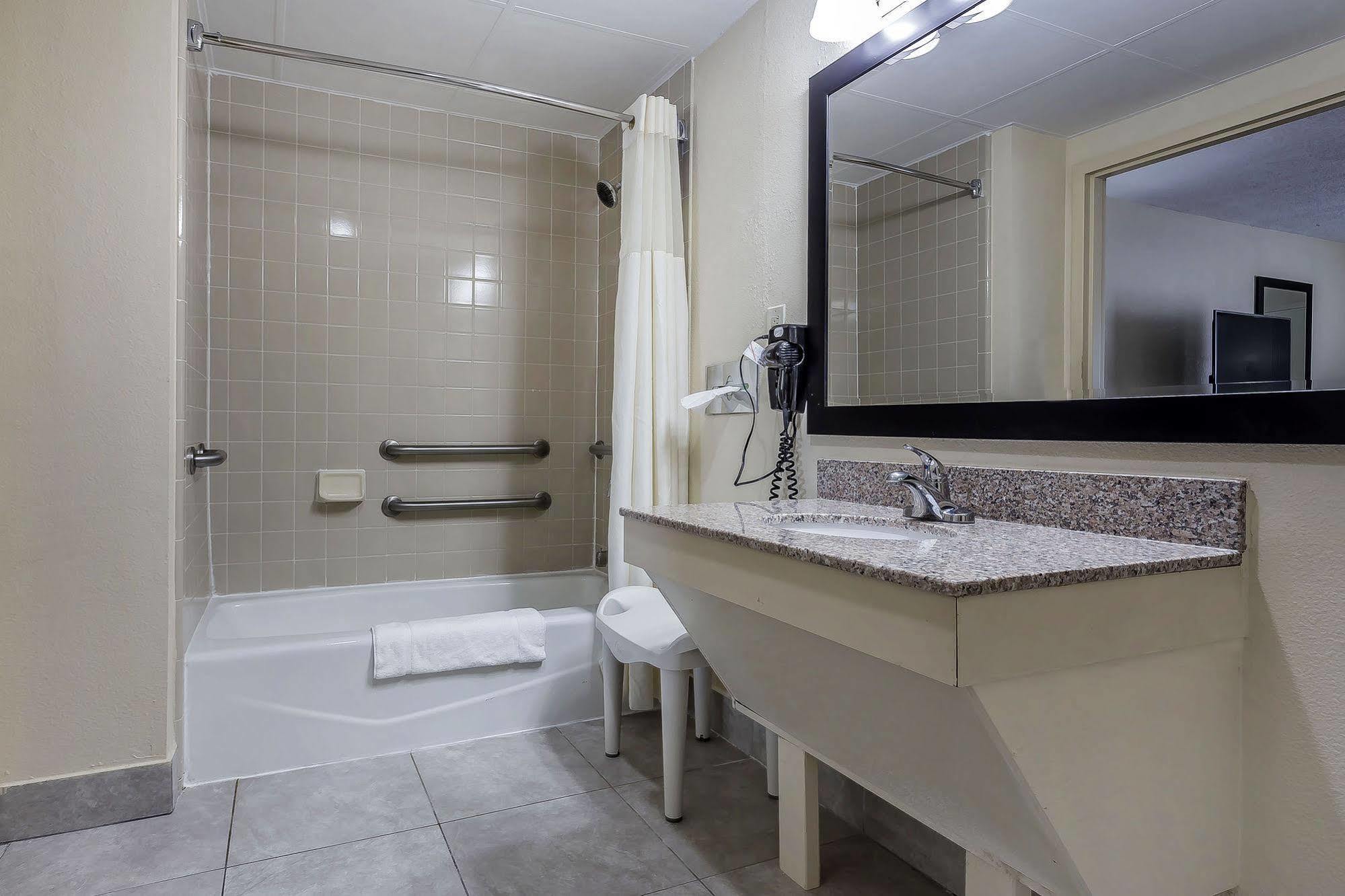 Quality Inn Aberdeen Exteriör bild